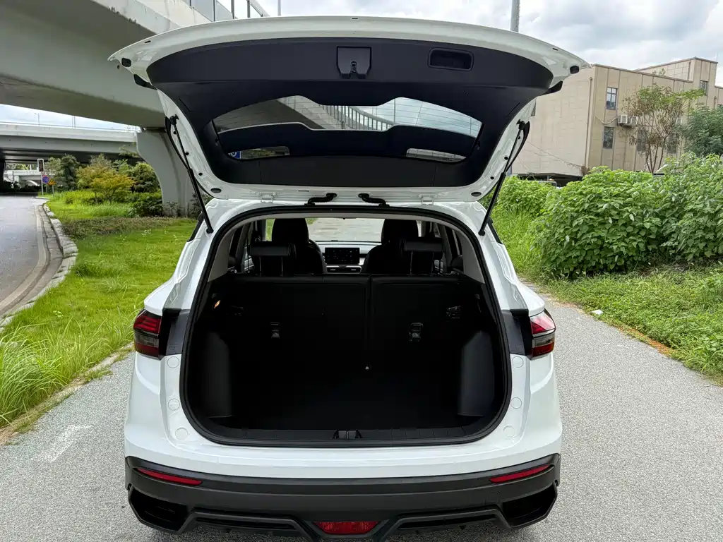Geely Binyue - фото 15