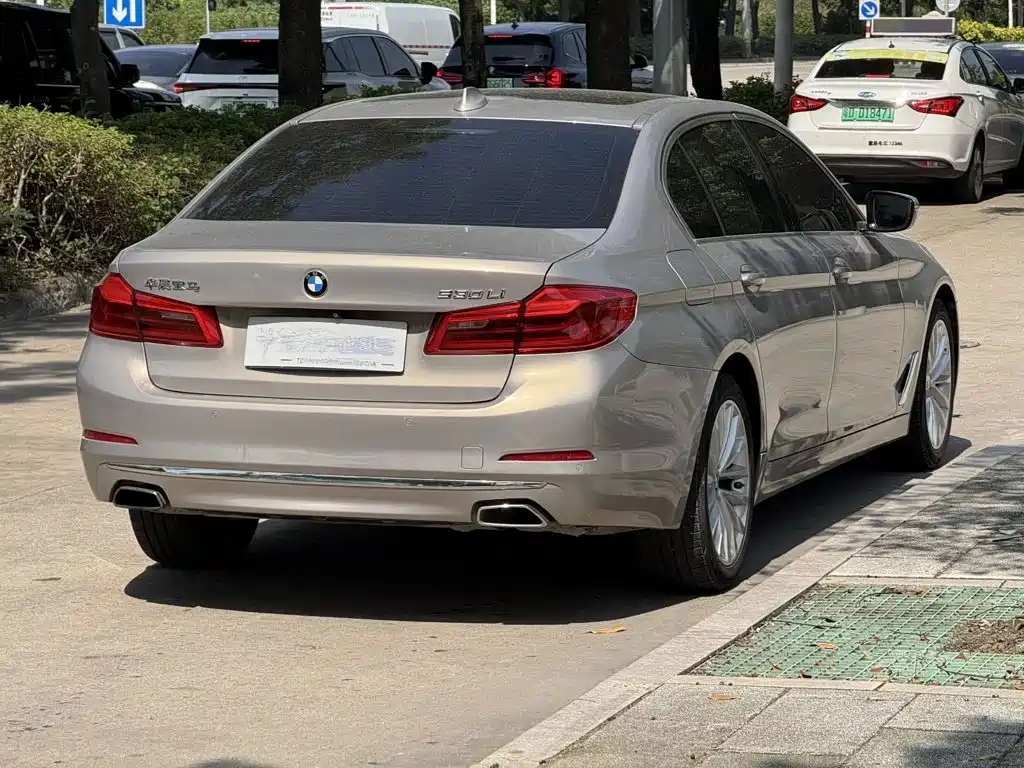 BMW 5 Series — миниатюра 4