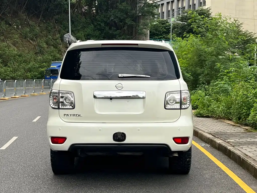 Nissan Patrol — миниатюра 6