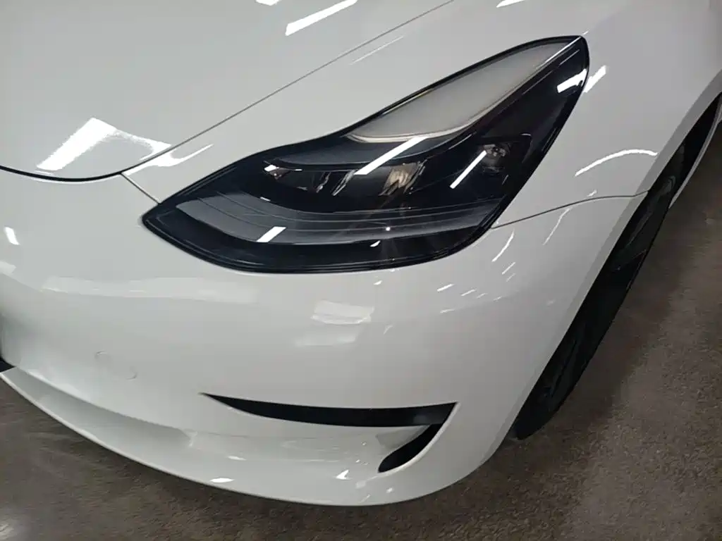 Tesla Model 3 — миниатюра 24