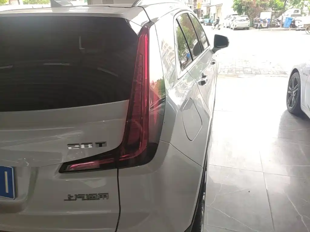 Cadillac XT4 — миниатюра 8