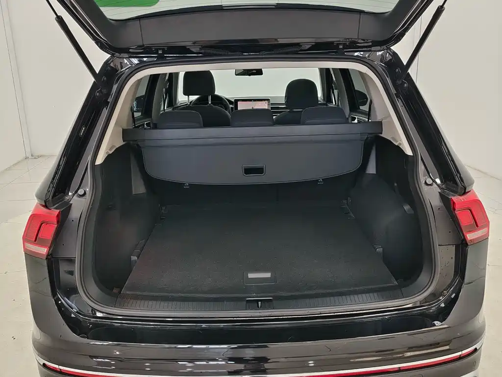 Volkswagen Tiguan L — миниатюра 17