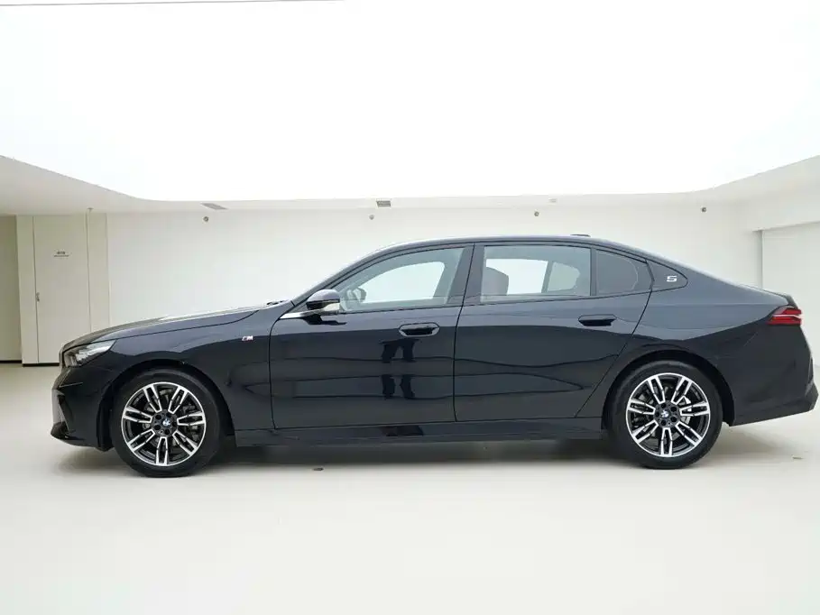 BMW 5 Series — миниатюра 3