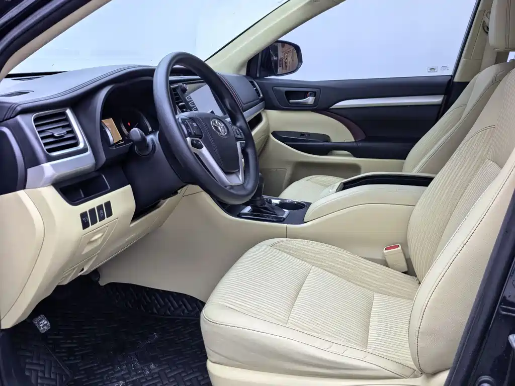 Toyota Highlander 2017 2.0T Elite 7 мест