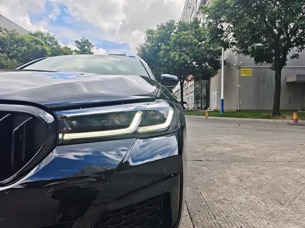 BMW 5 Series — миниатюра 11