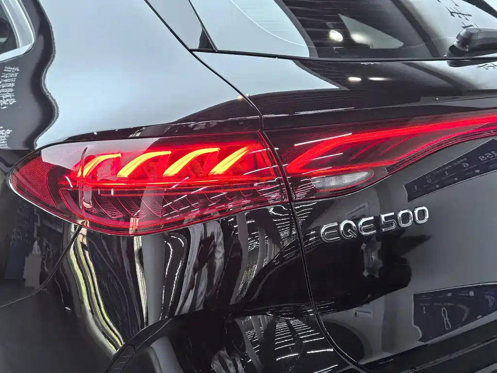 Mercedes-Benz EQE SUV — миниатюра 16