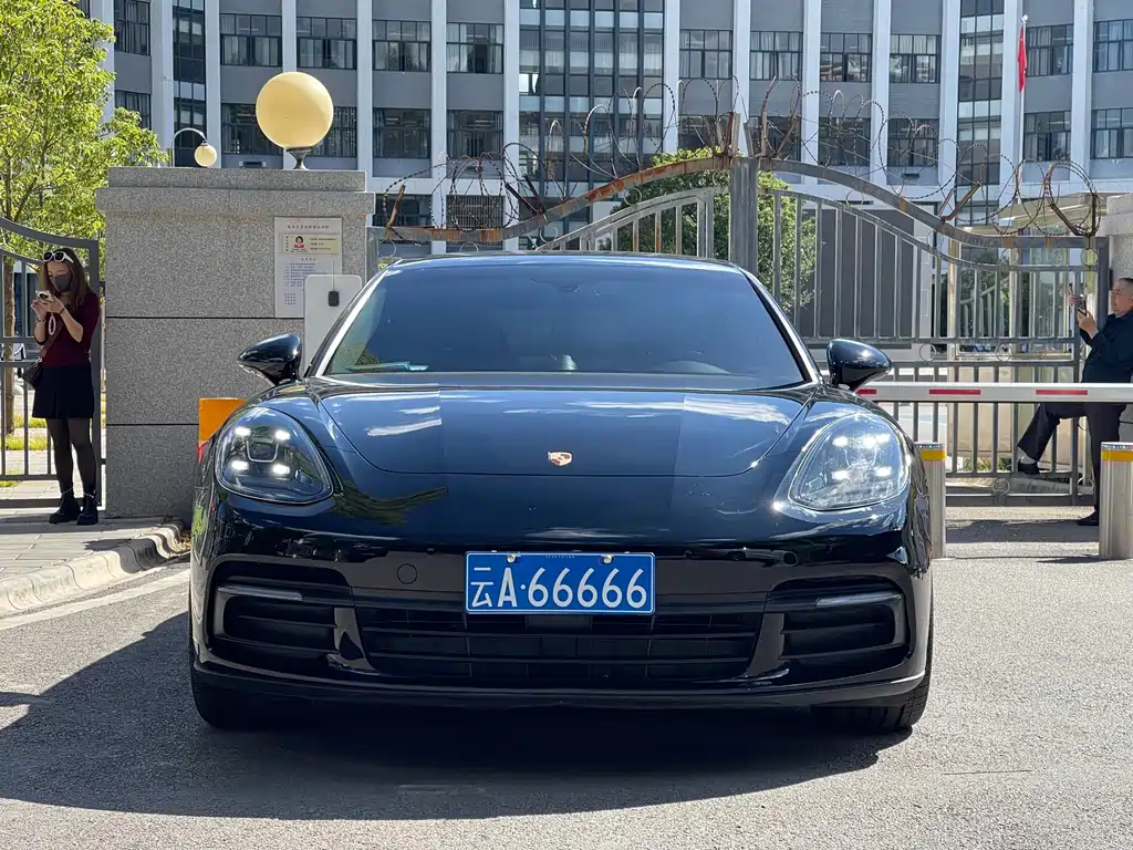 Porsche Panamera — миниатюра 2