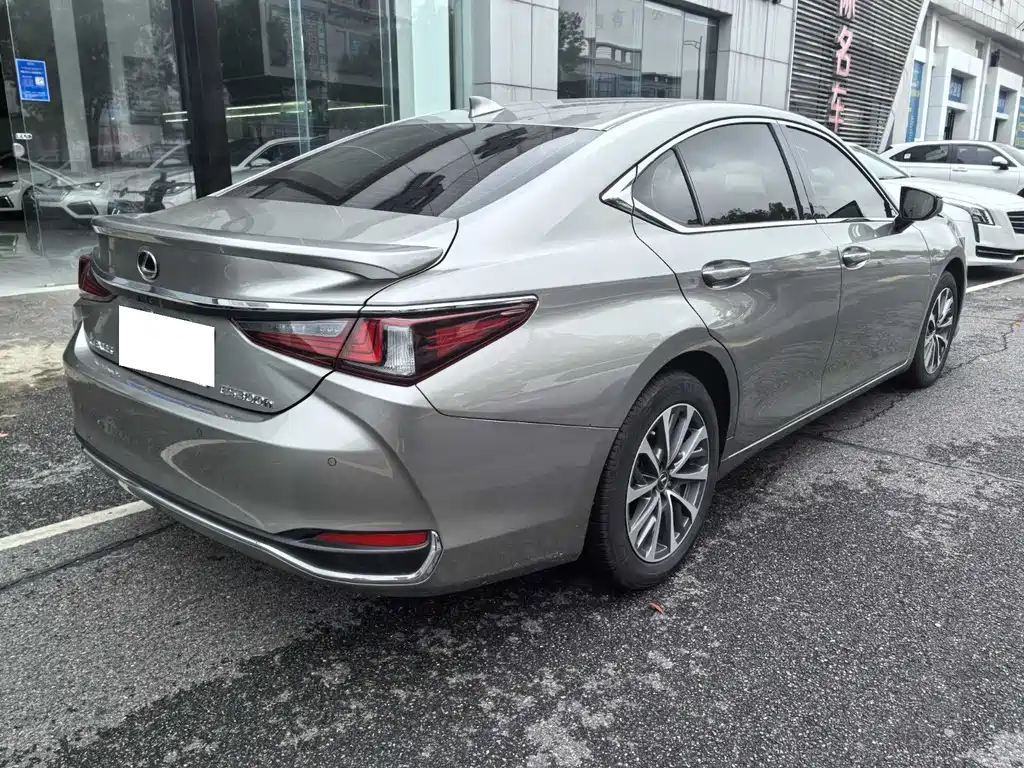 Lexus ES — миниатюра 8