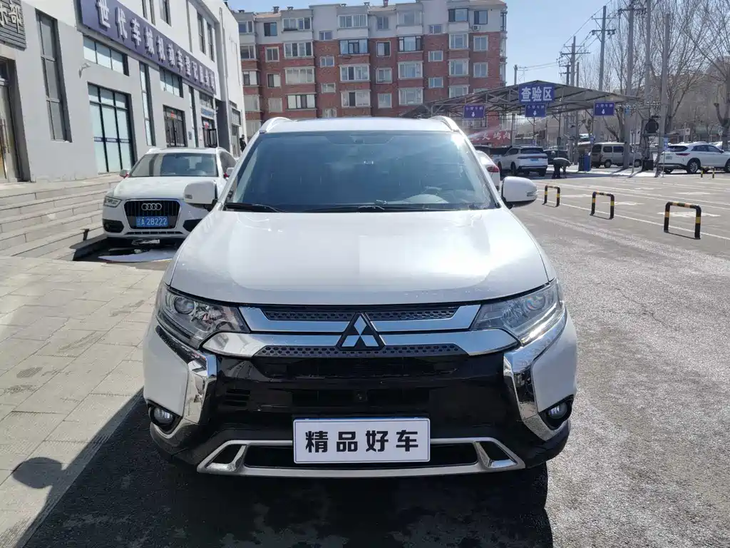 MITSUBISHI OUTLANDER