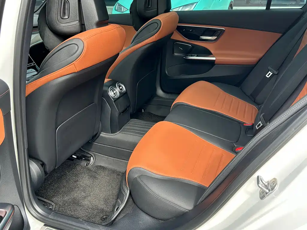 Mercedes-Benz C-Class — миниатюра 10