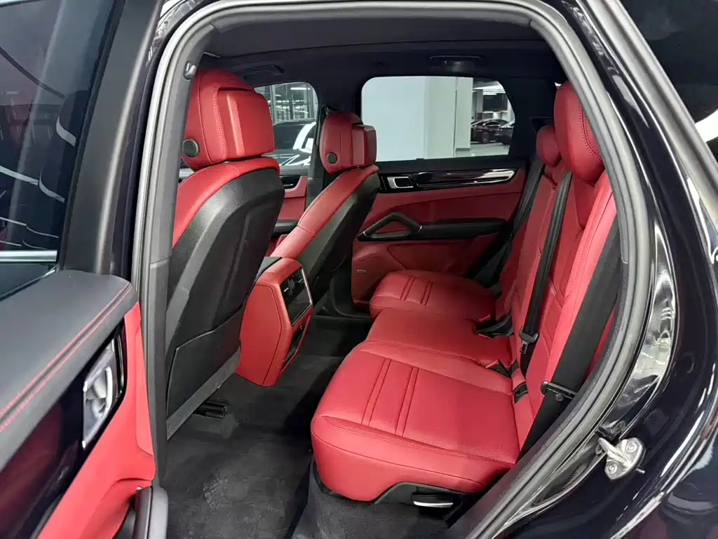 Porsche Cayenne — миниатюра 7