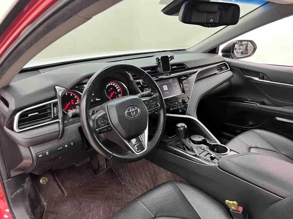 Toyota Camry — миниатюра 14