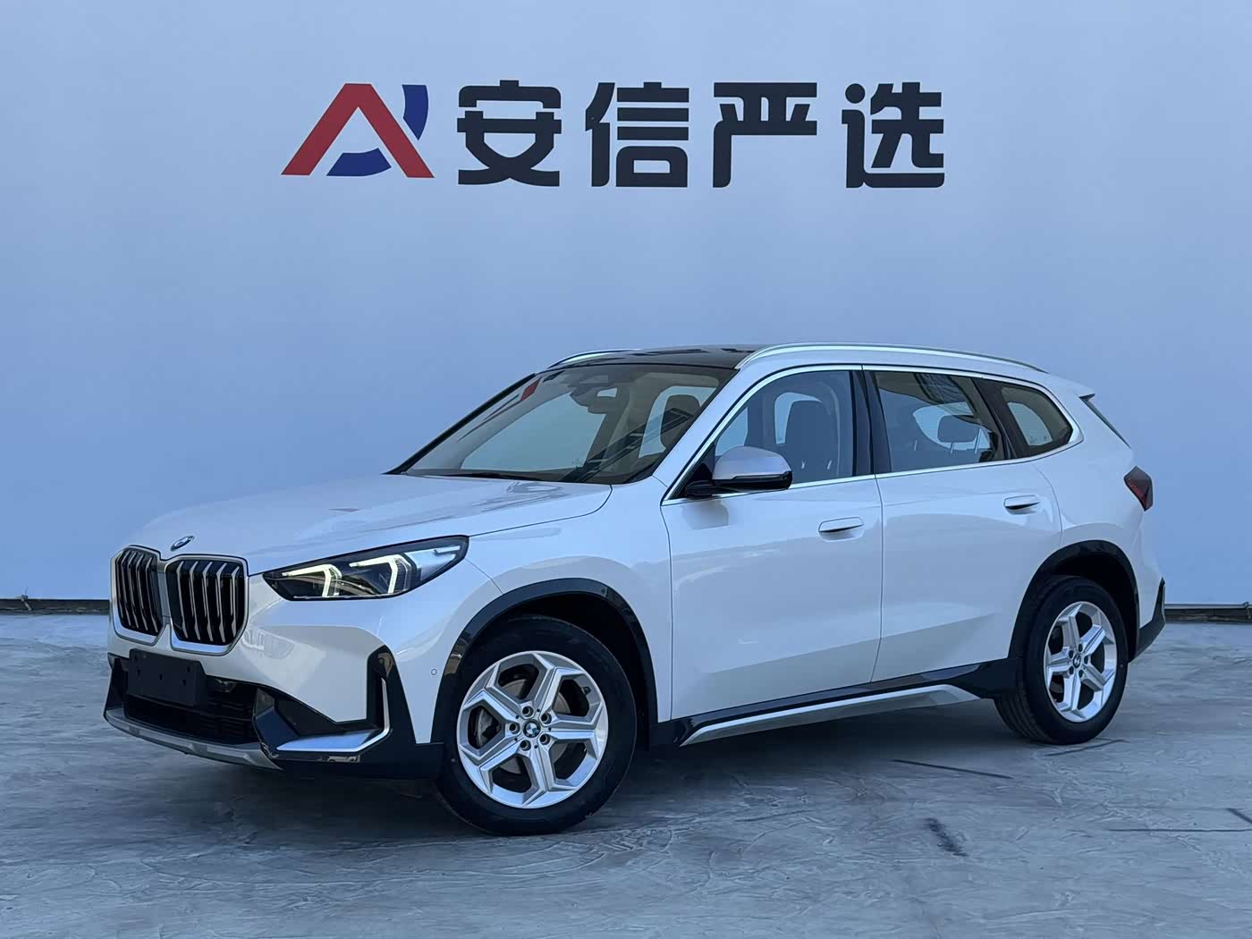 BMW X1 1.5 л 2023 г. Белый, пробег 47000 км