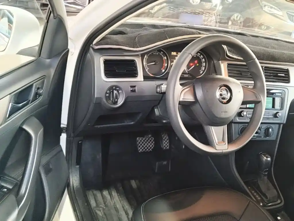Skoda Rapid Spaceback — миниатюра 16