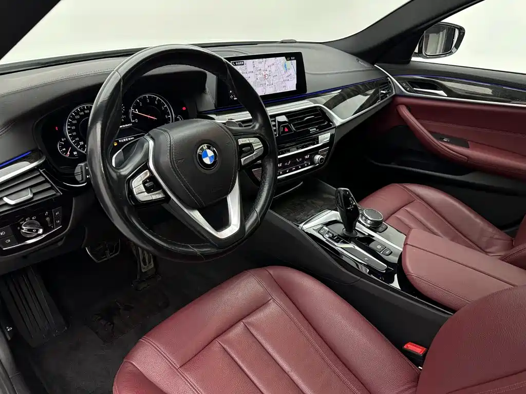 BMW 5 Series — миниатюра 17