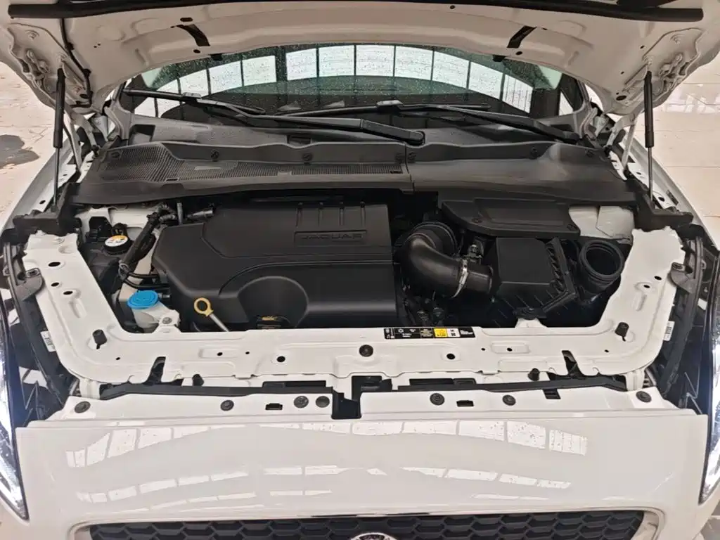 Jaguar E-PACE — миниатюра 20