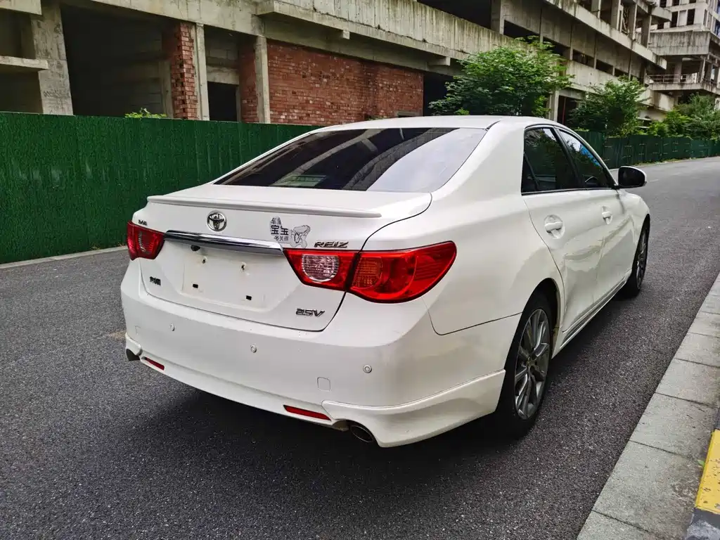 Toyota Reiz — миниатюра 4