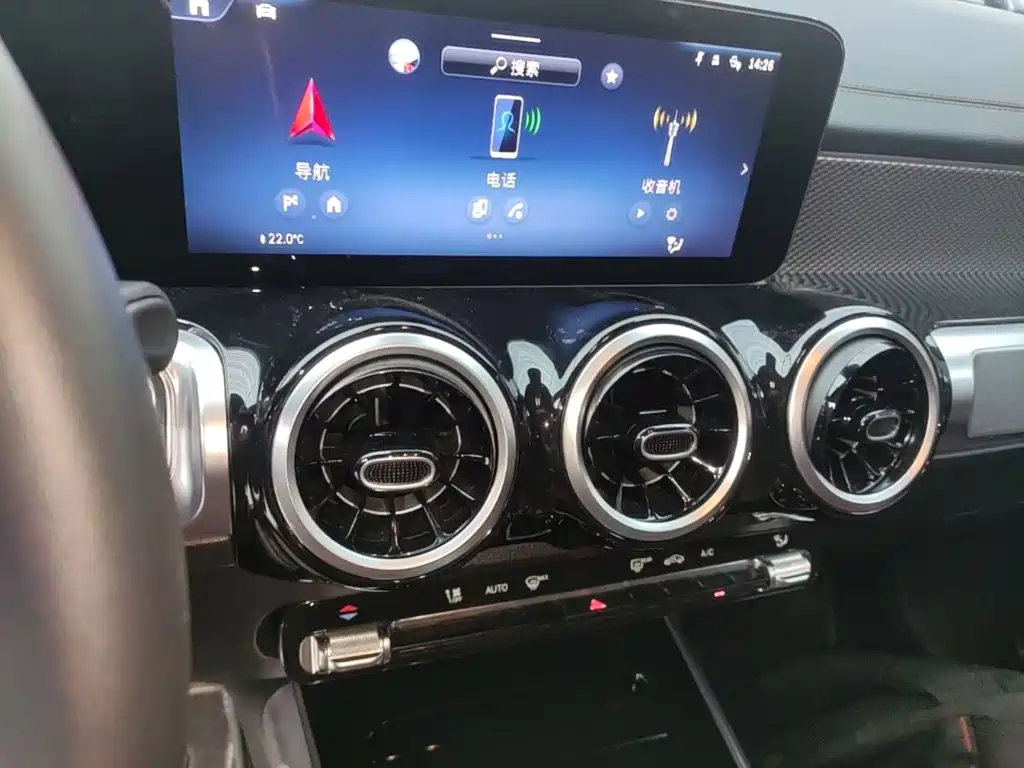 Mercedes-Benz GLB — миниатюра 13