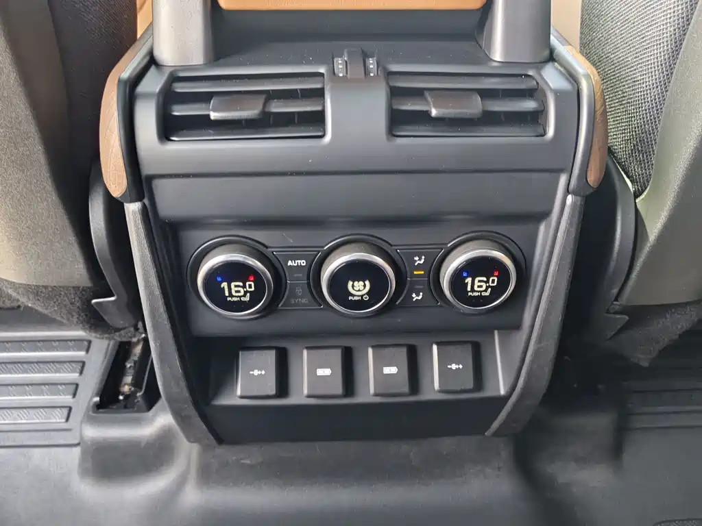 Land Rover Defender — миниатюра 9