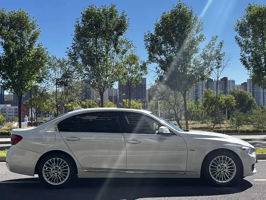 BMW 3 Series — миниатюра 6