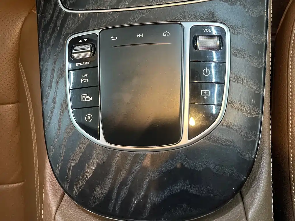 Mercedes-Benz E-Class — миниатюра 14