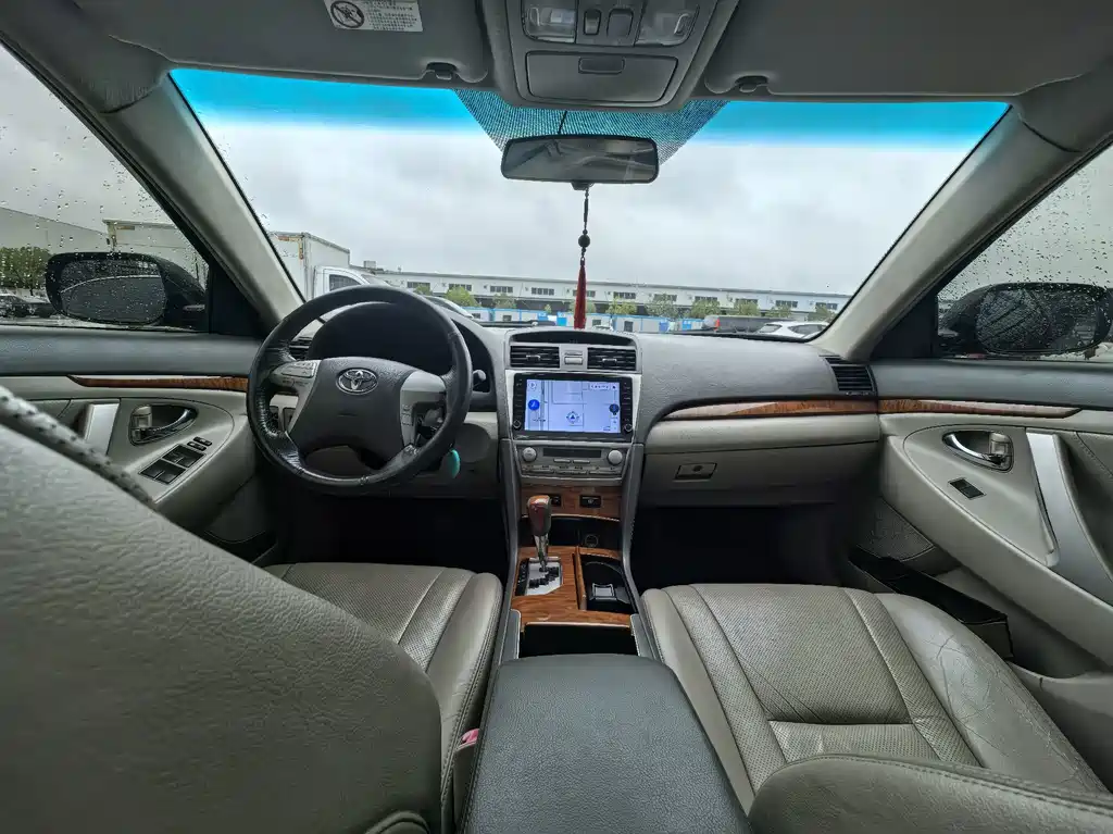 Toyota Camry — миниатюра 6