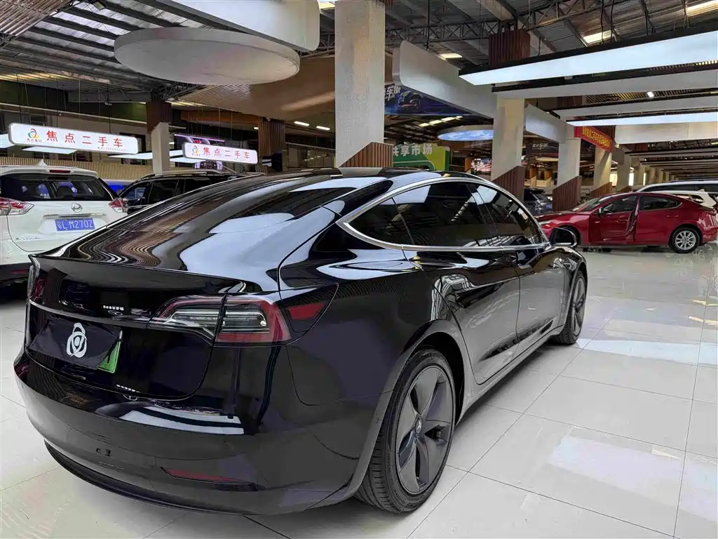 Tesla Model 3 — миниатюра 9