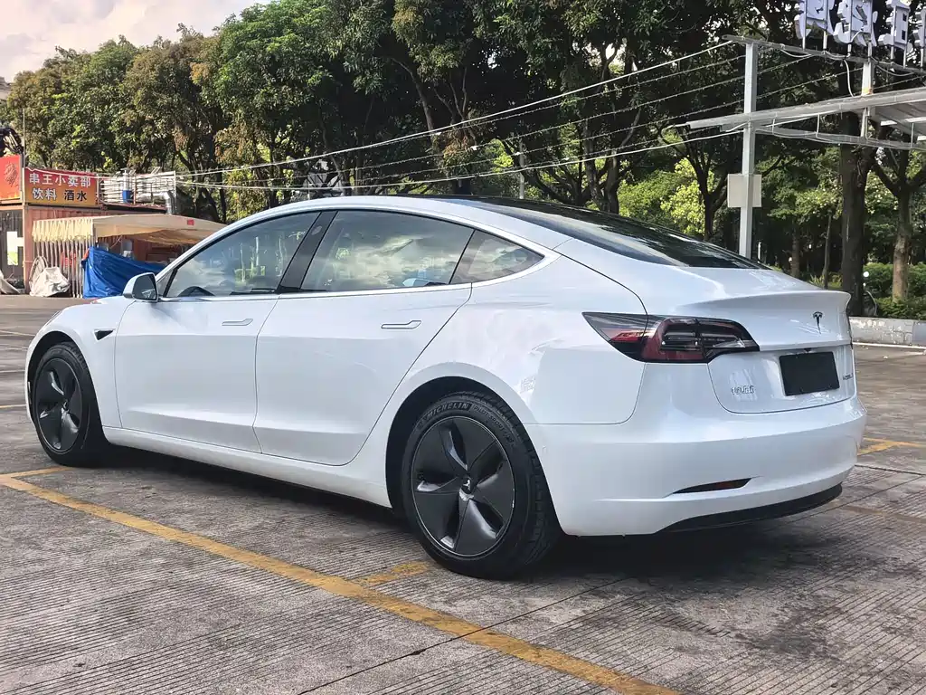 Tesla Model 3 — миниатюра 4