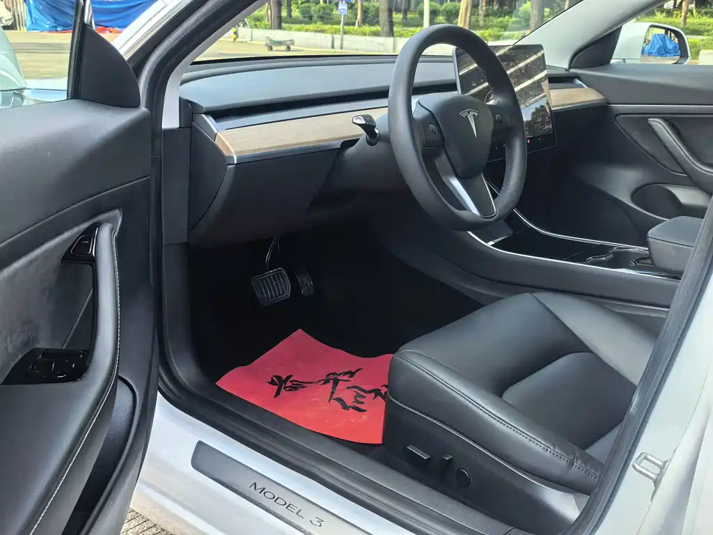 Tesla Model 3 — миниатюра 9