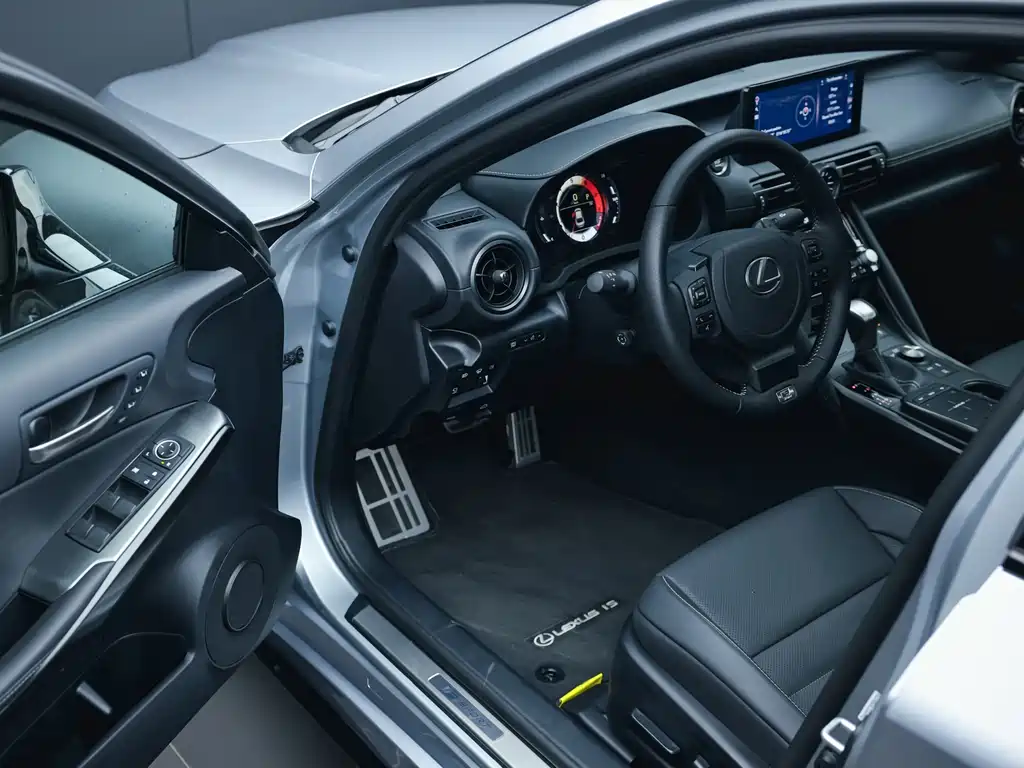 Lexus IS 2025 5.0L AT