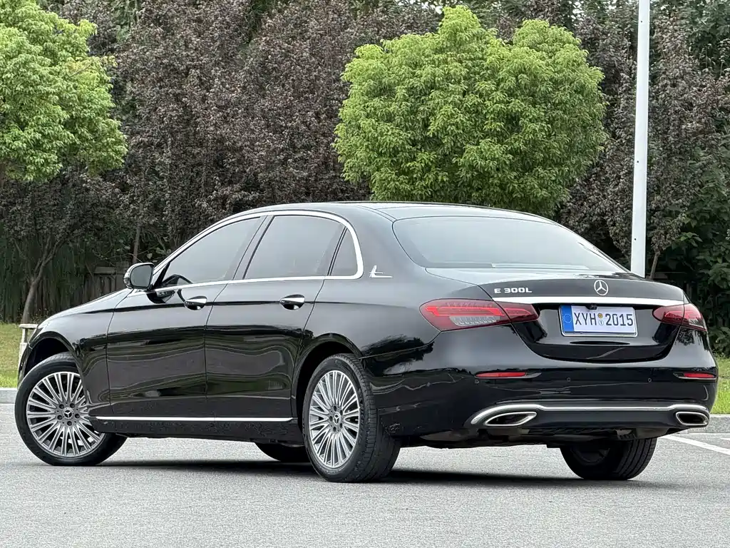 Mercedes-Benz E-Class — миниатюра 18