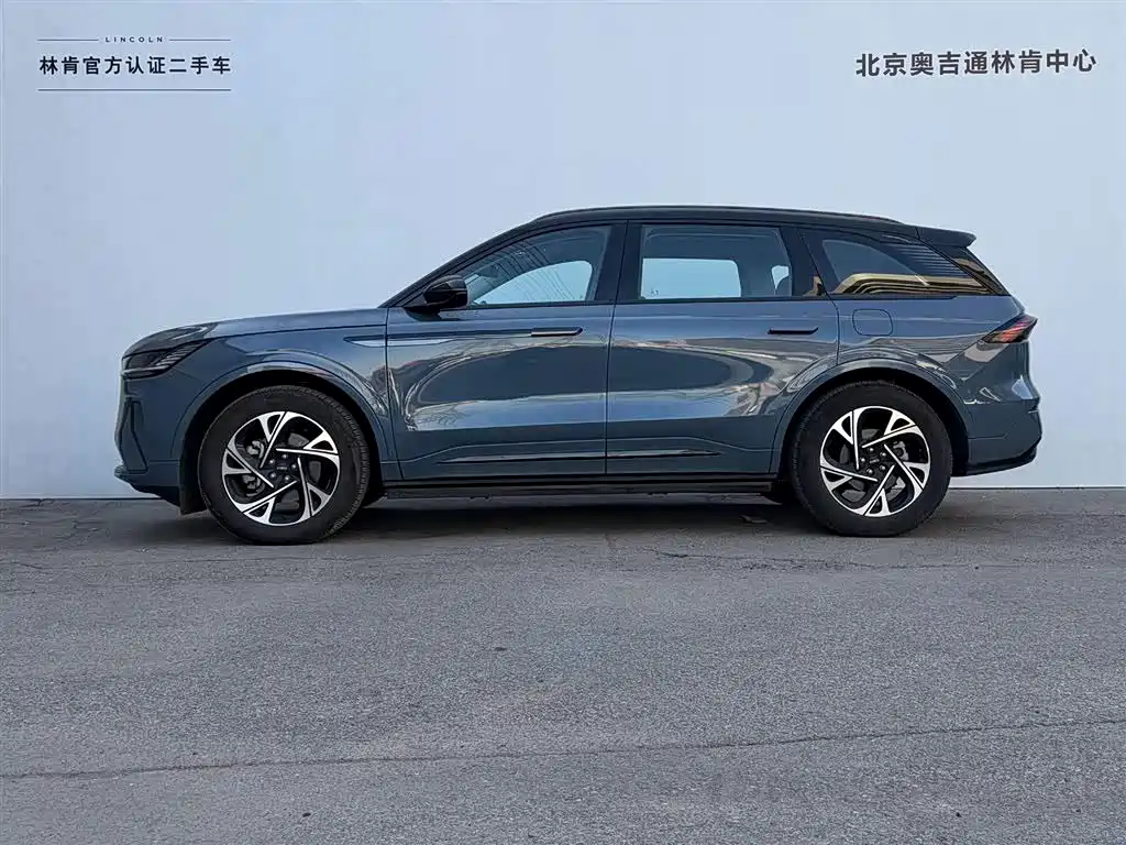 Lincoln Nautilus 2025 2.0T