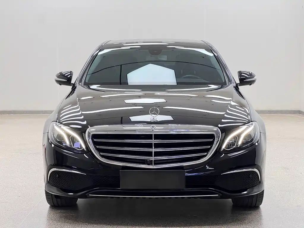 Mercedes-Benz E-Class — миниатюра 2