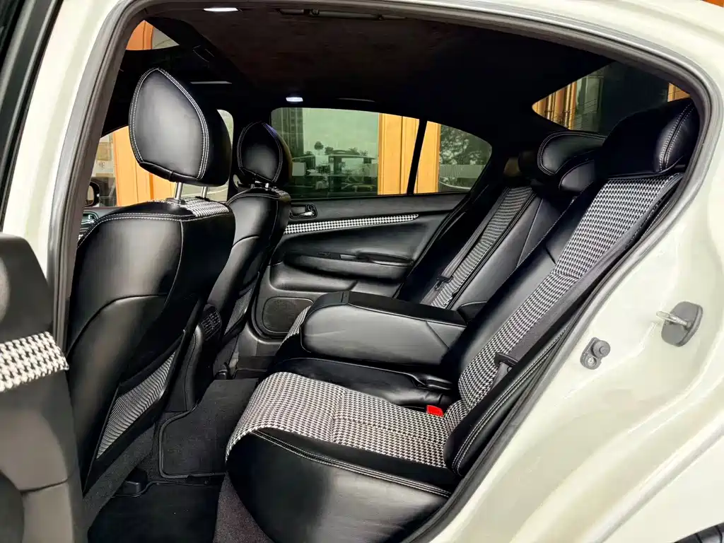 Infiniti G — миниатюра 11