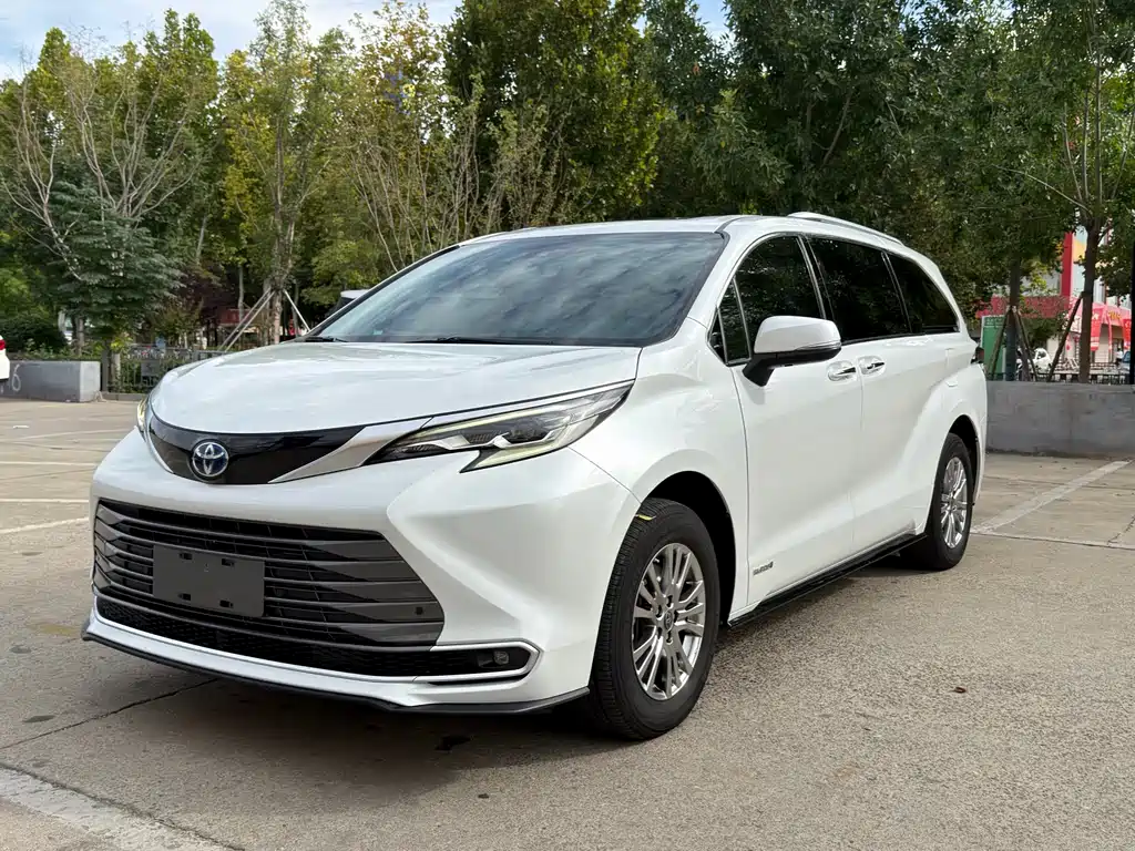 Toyota Sienna — миниатюра 2