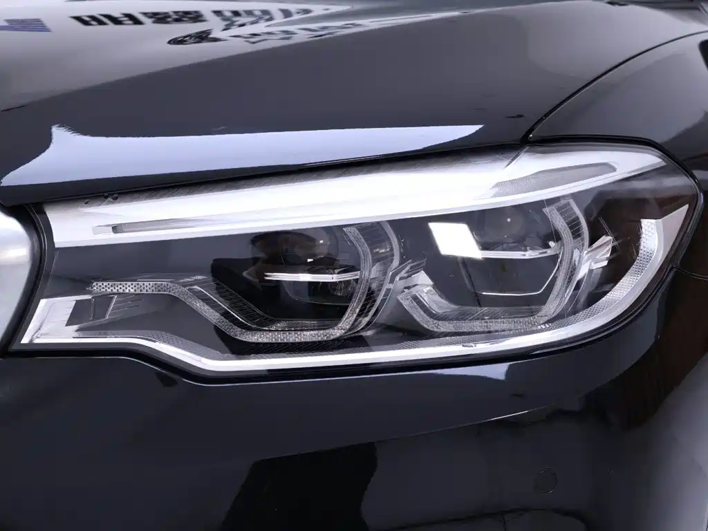 BMW 5 Series — миниатюра 4
