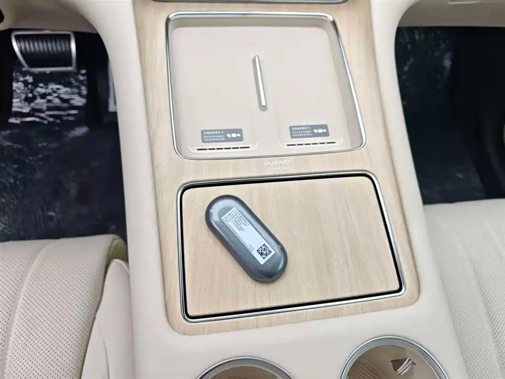 AITO ASK THE WORLD M8