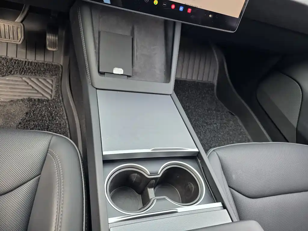 Tesla Model 3 — миниатюра 10