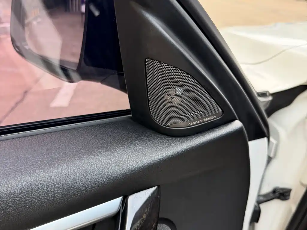 BMW 3 Series — миниатюра 10