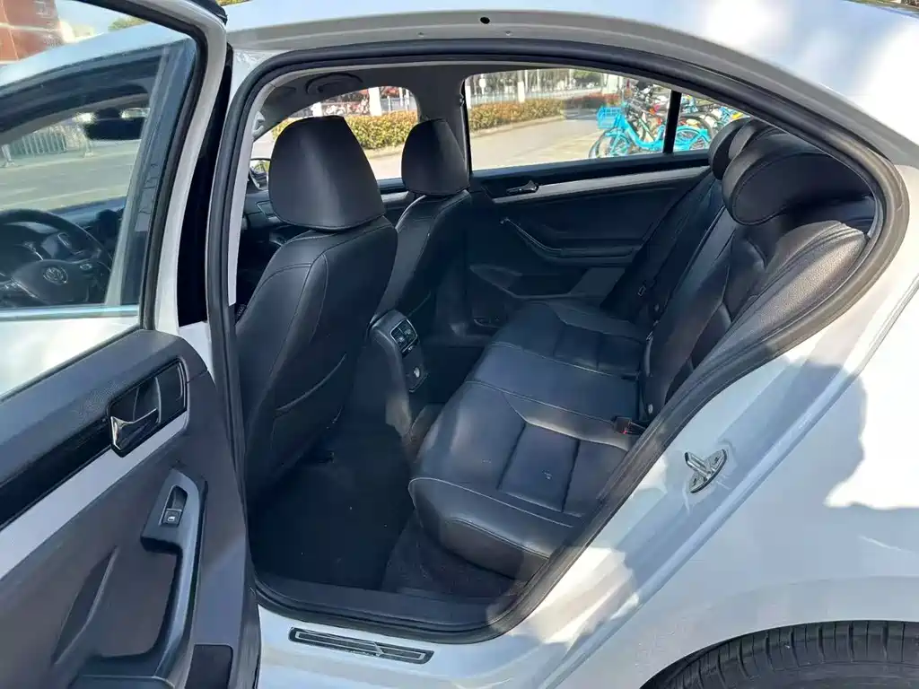 Volkswagen Sagitar 2014 1.4TSI AT Luxury
