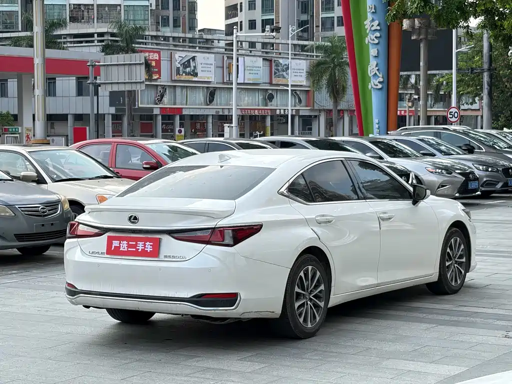 Lexus ES — миниатюра 9