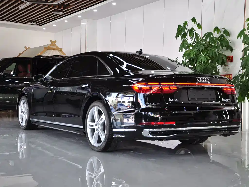 Audi A8 2023 — фото 3