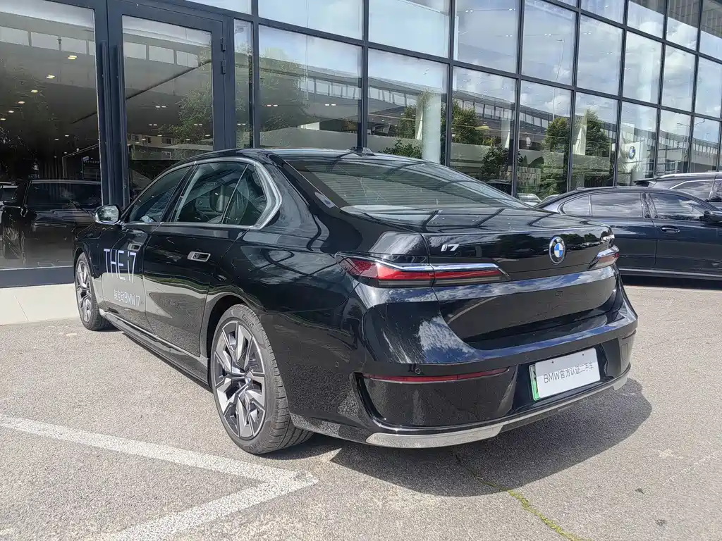 BMW i7 — миниатюра 7