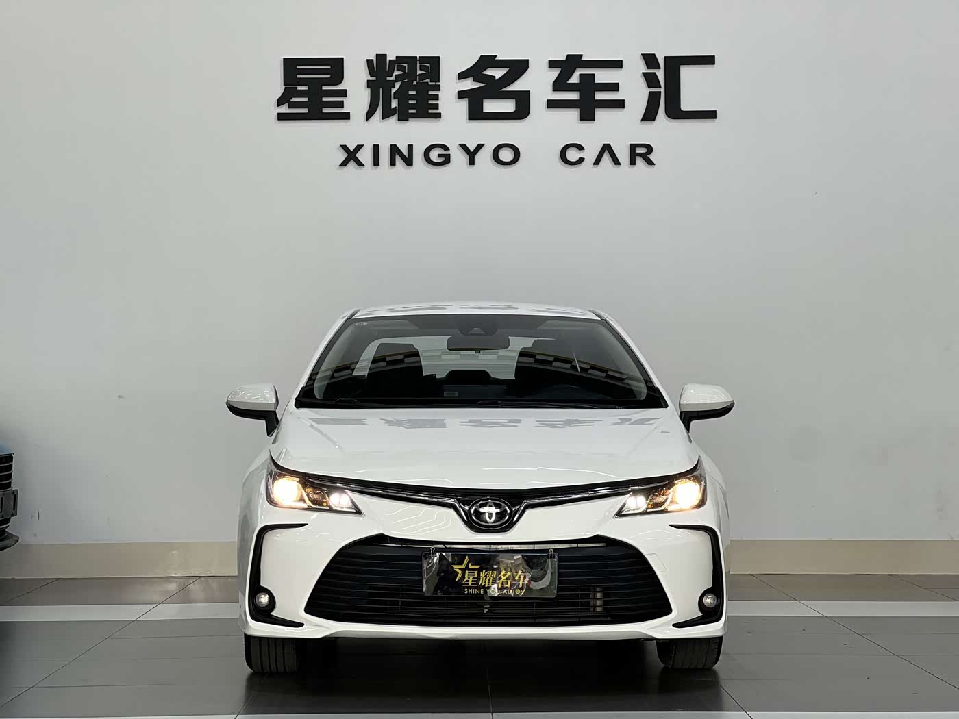 Toyota Corolla 1.2 л 2023 г. Белый, пробег 42000 км