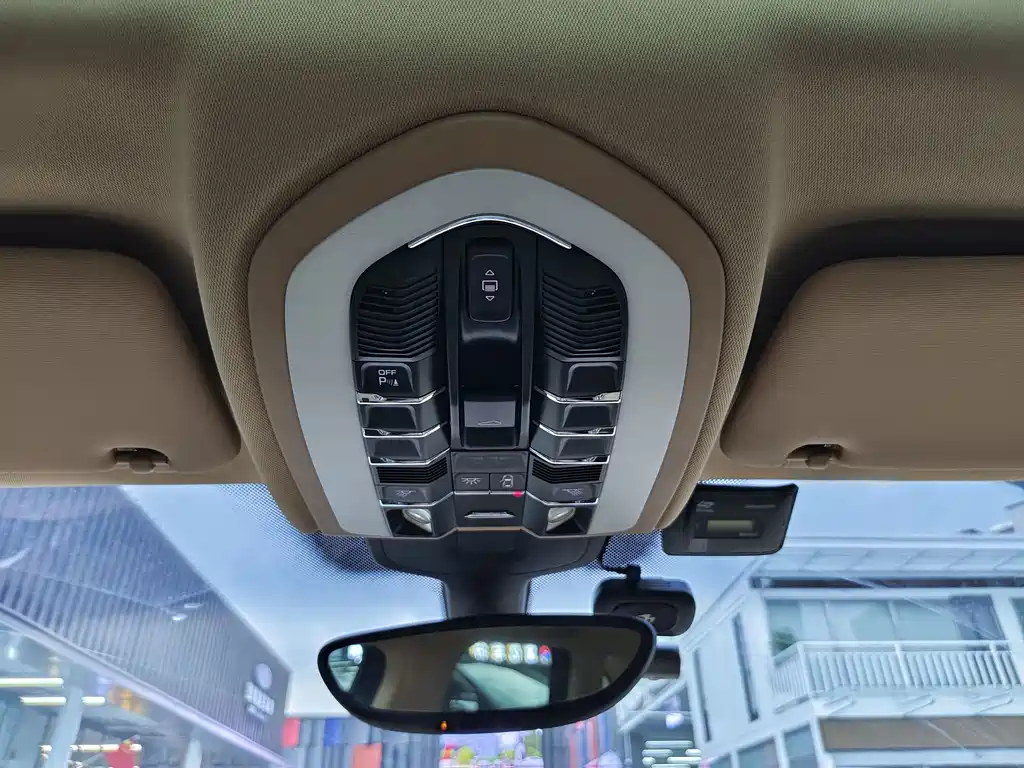 Porsche Cayenne — миниатюра 29