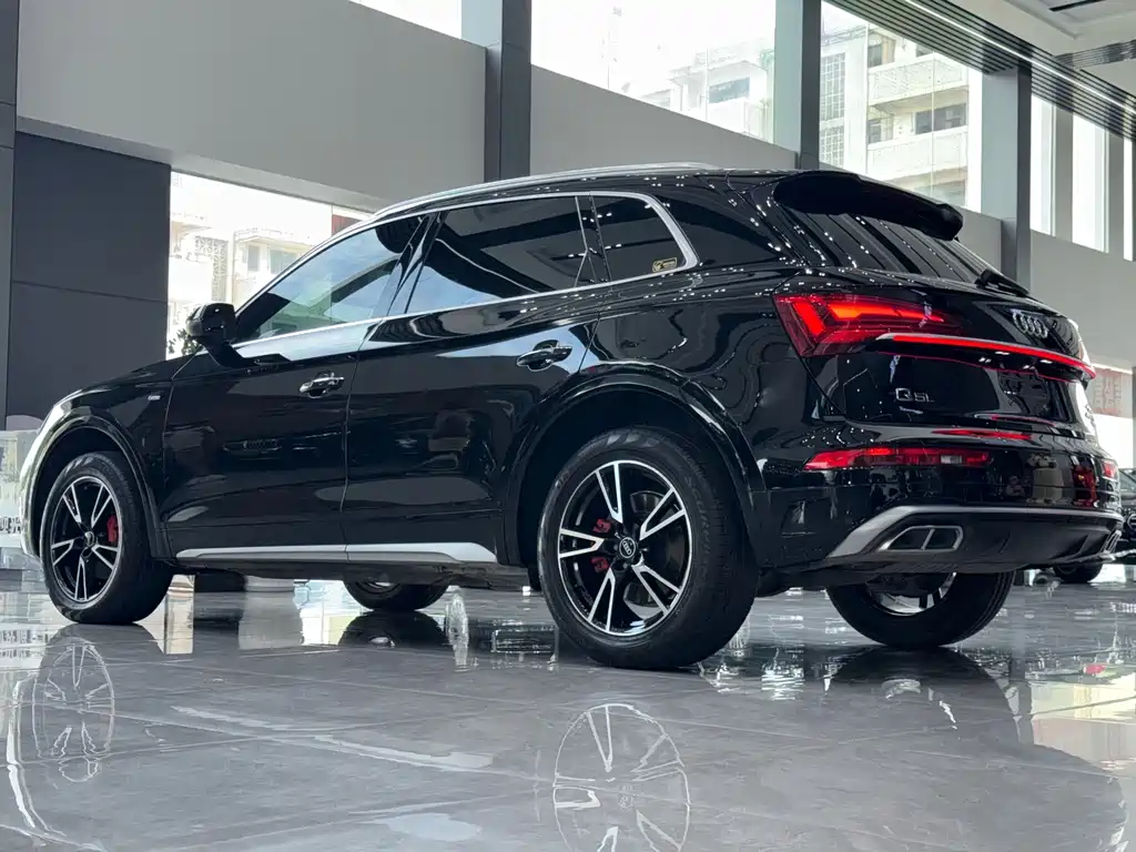 Audi Q5L 2022 — фото 8