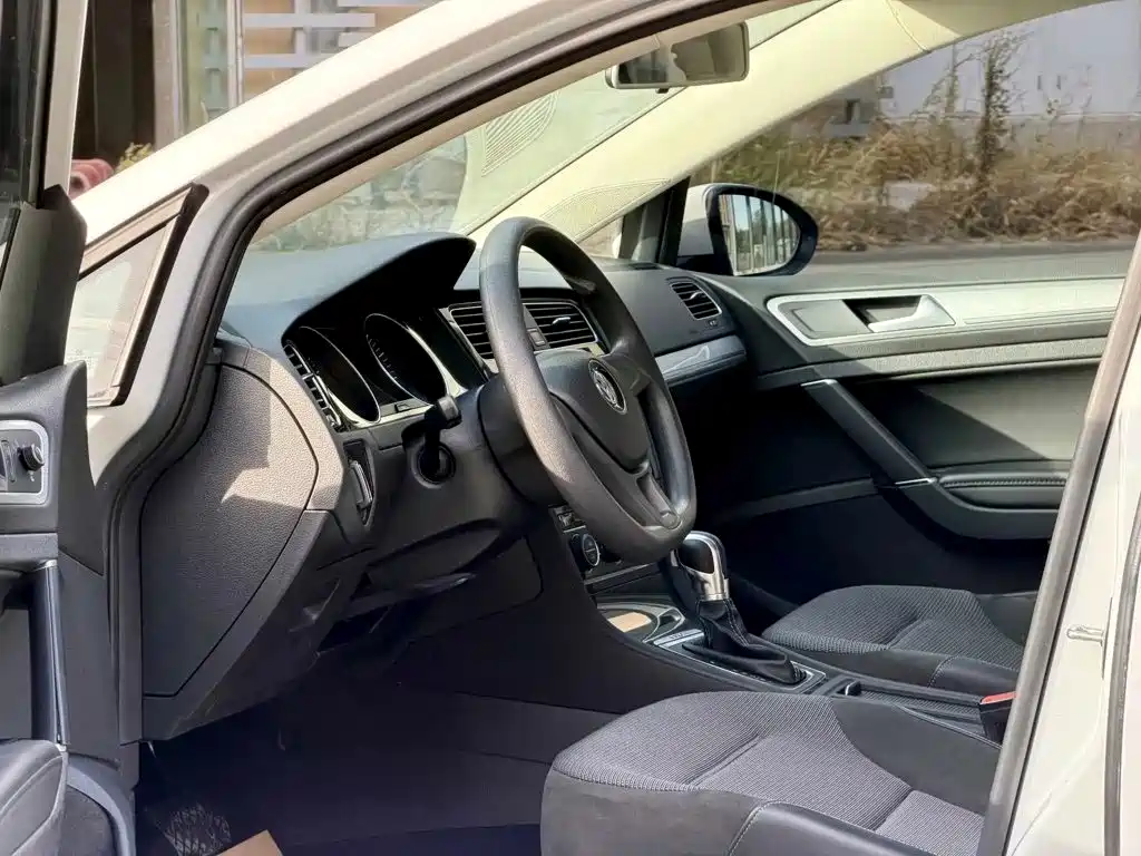 Volkswagen Golf EV — миниатюра 3