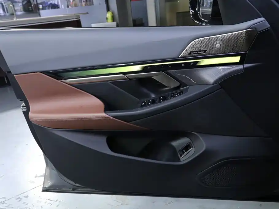BMW i5 — миниатюра 11