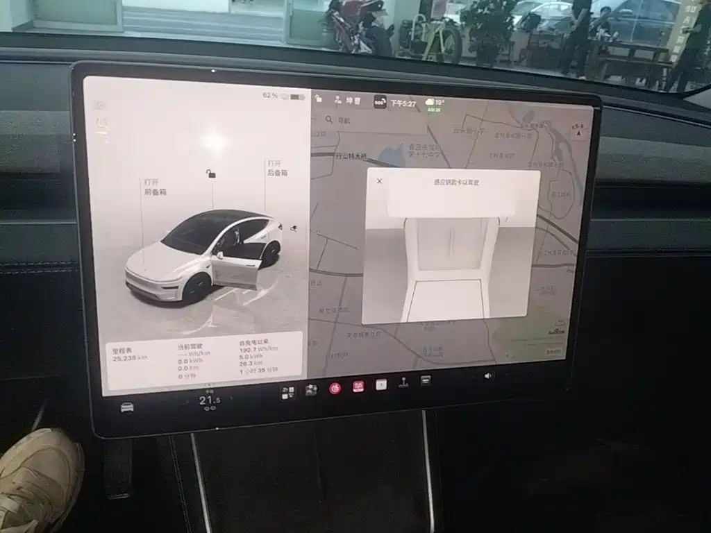 Tesla Model Y — миниатюра 13