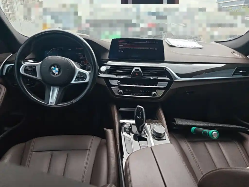 BMW 5 Series — миниатюра 10